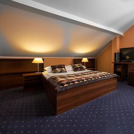 Hotel Colnus Kolno  ภายนอก รูปภาพ