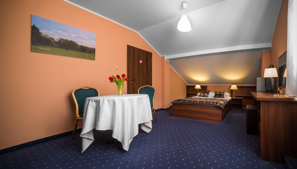 Hotel Colnus Kolno  ภายนอก รูปภาพ