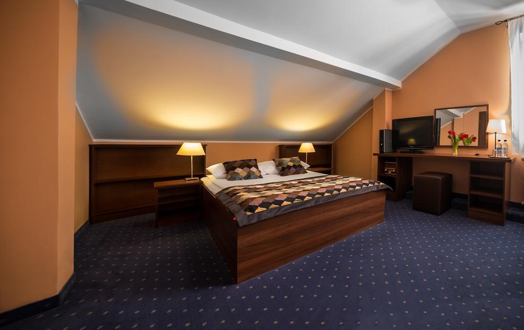 Hotel Colnus Kolno  ภายนอก รูปภาพ