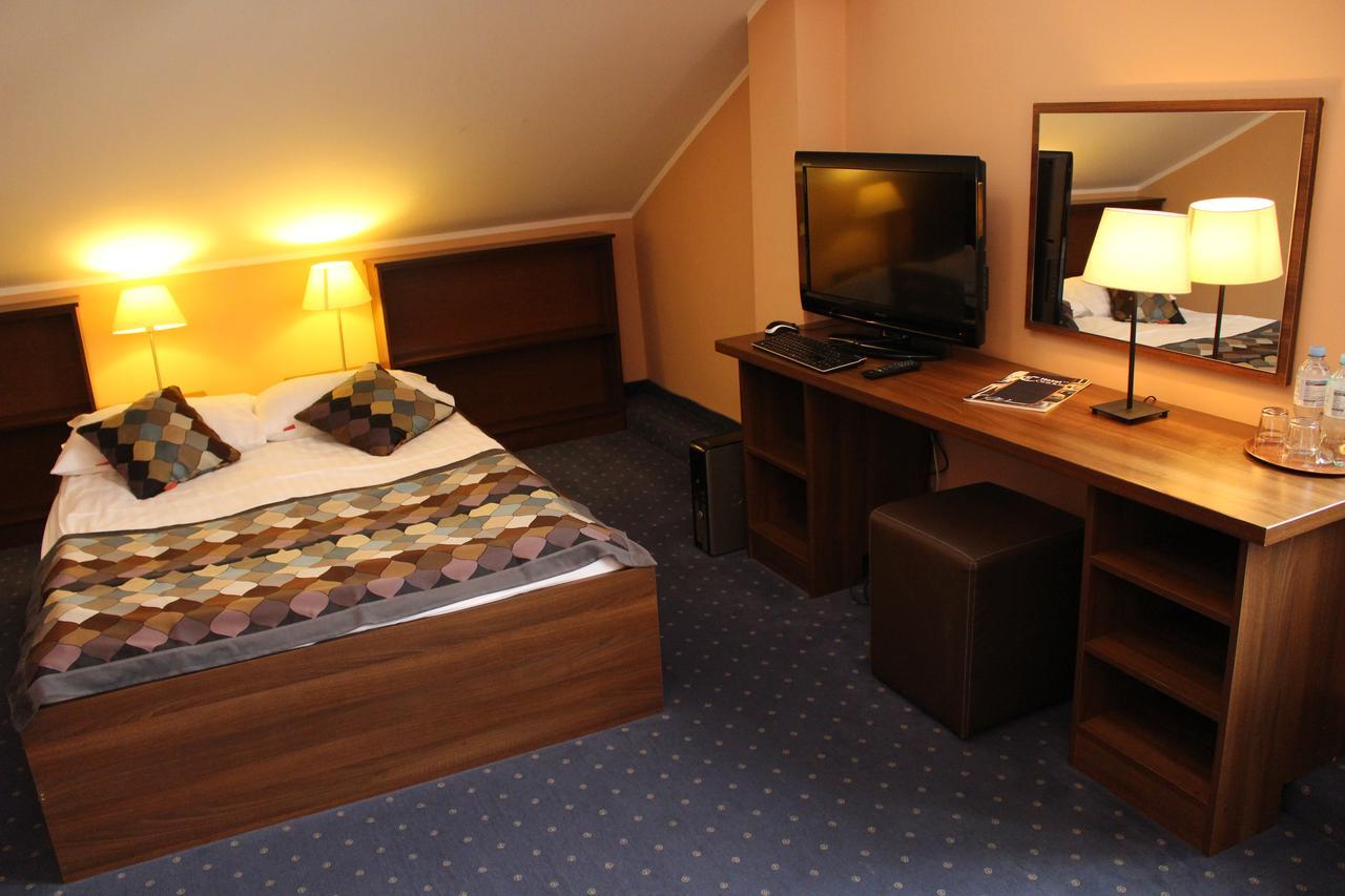 Hotel Colnus Kolno  ภายนอก รูปภาพ